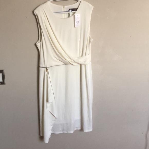 Sleeveless ivory draped dress - Picture 5 of 6